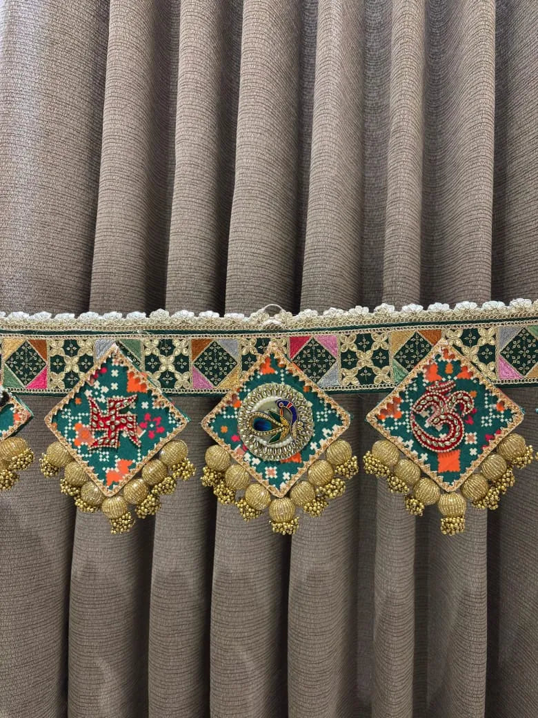 Dark Green Embroidered Lace All-in-One Traditional Patola Bandhanwar