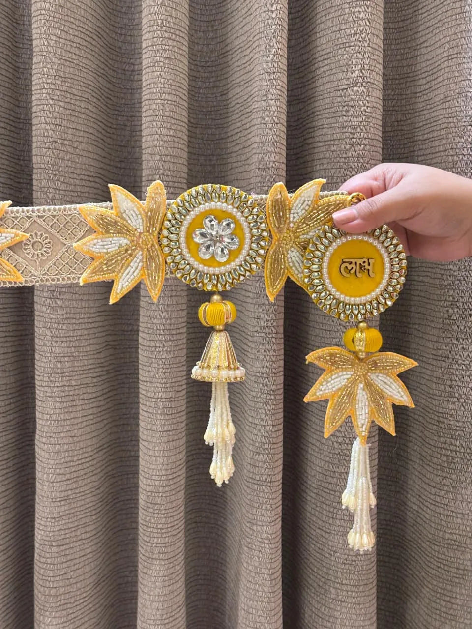 Pretty & Elegant Beaded Lotus Bandhanwar + Shubh-Labh Set