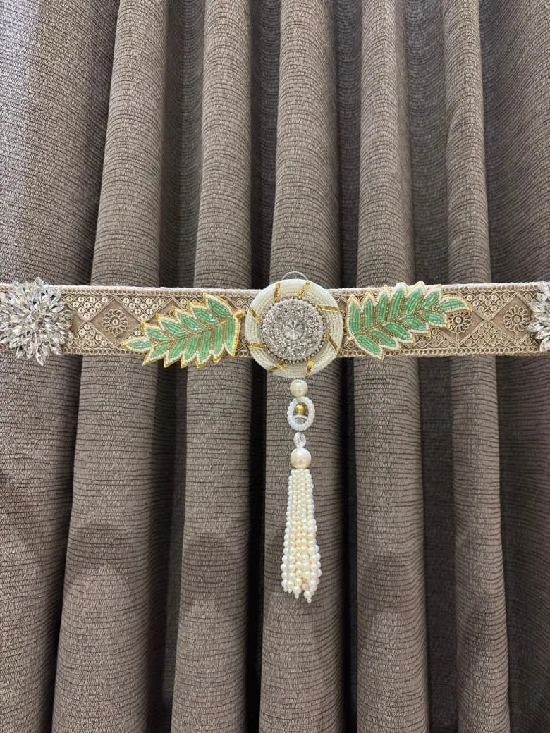 Elegant Stone Embellished Leaf Bandhanwar + Shubh-Labh Set