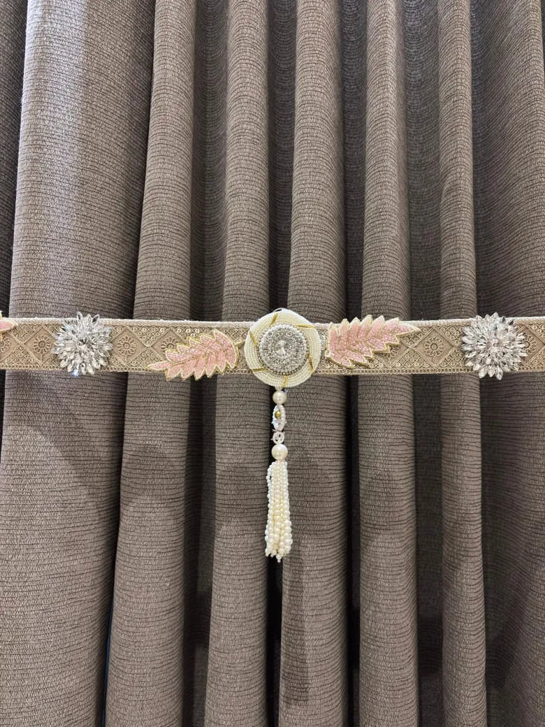 Elegant Stone Embellished Leaf Bandhanwar + Shubh-Labh Set