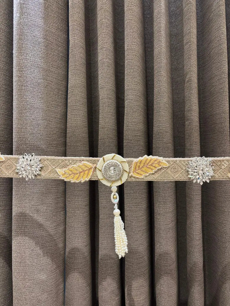 Elegant Stone Embellished Leaf Bandhanwar + Shubh-Labh Set