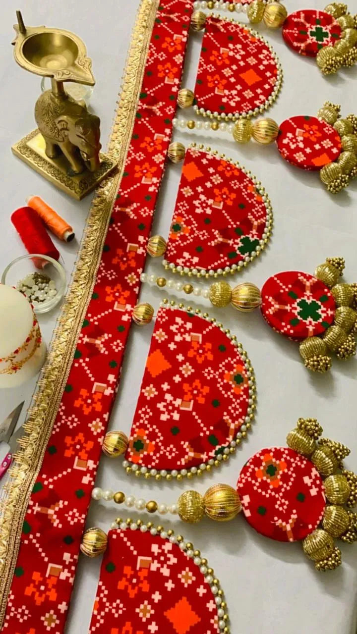 Intricate Pearl beaded Reversible Patola Bandhanwar