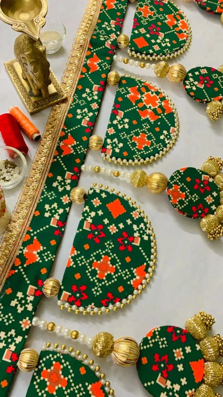 Intricate Pearl beaded Reversible Patola Bandhanwar