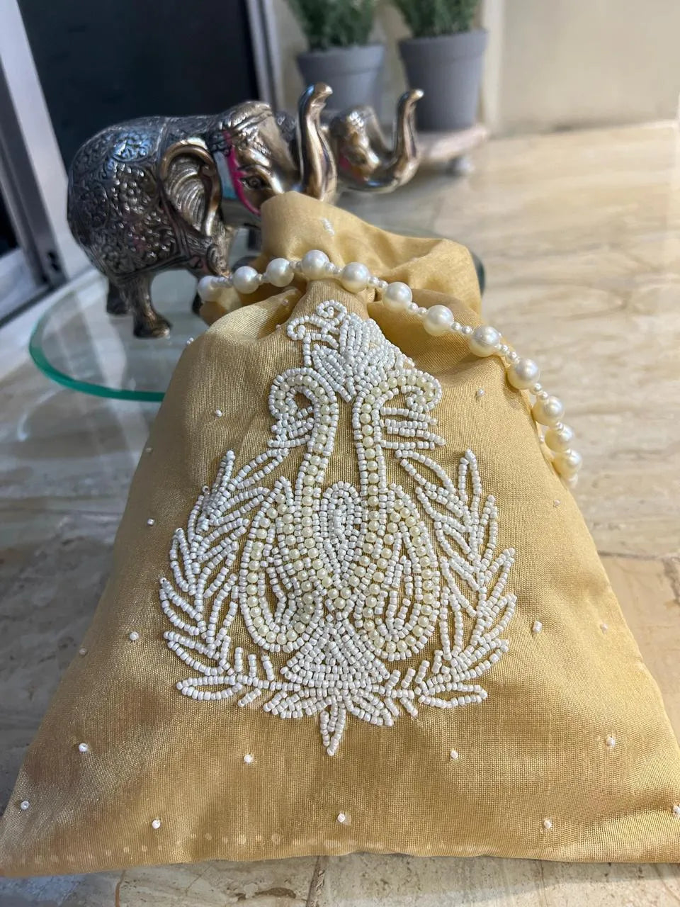 Signature Pearl potli