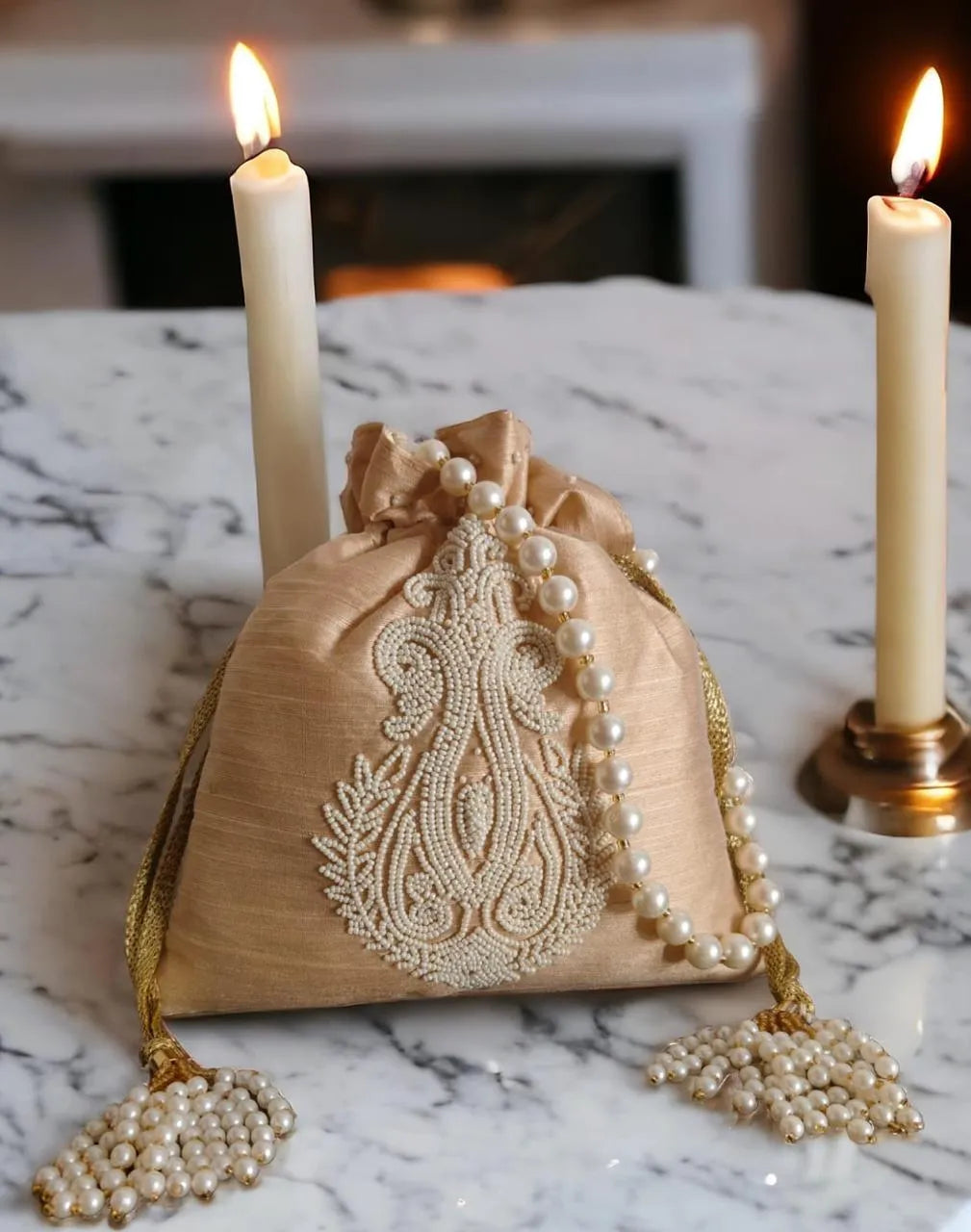 Signature Pearl potli