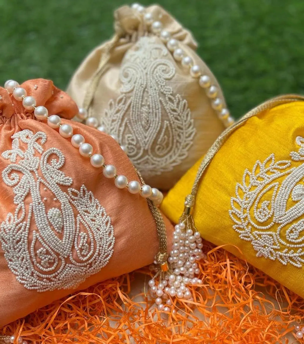 Signature Pearl potli