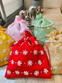 Delicate pearl potli