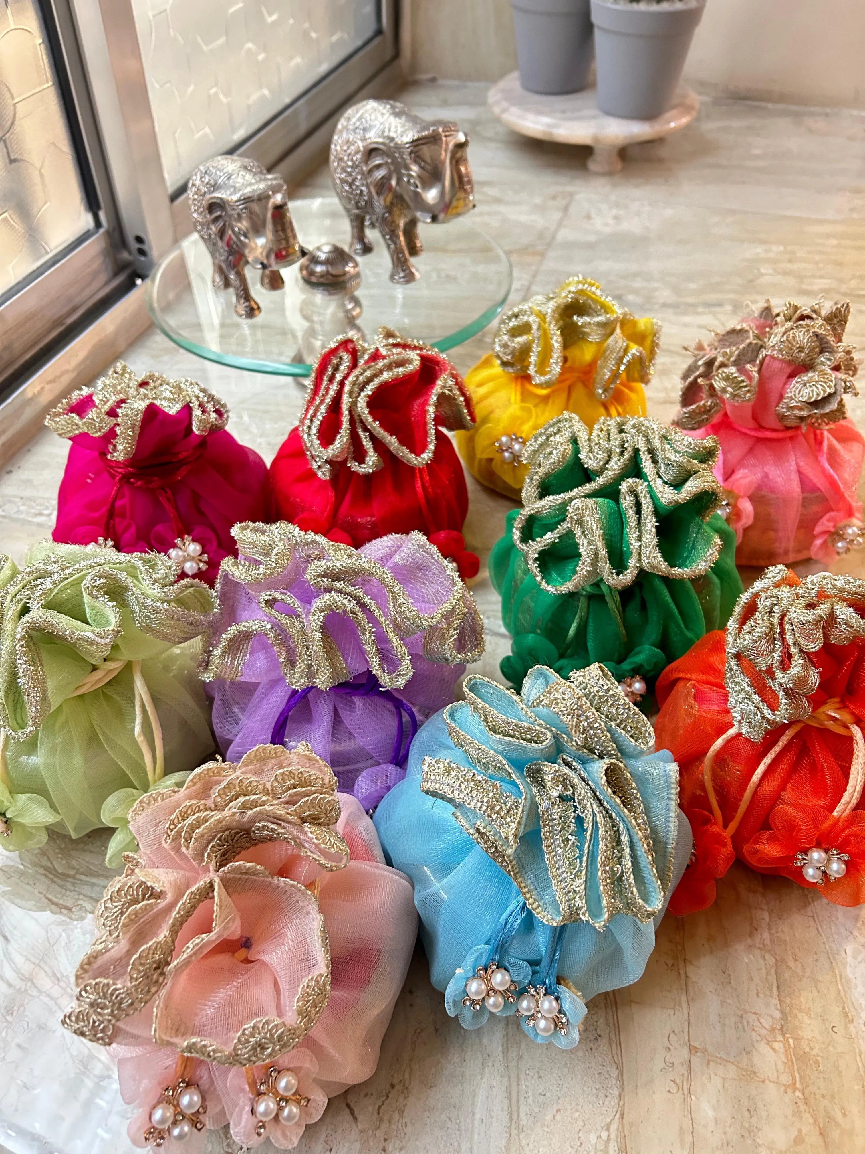 Organza scrunch pot