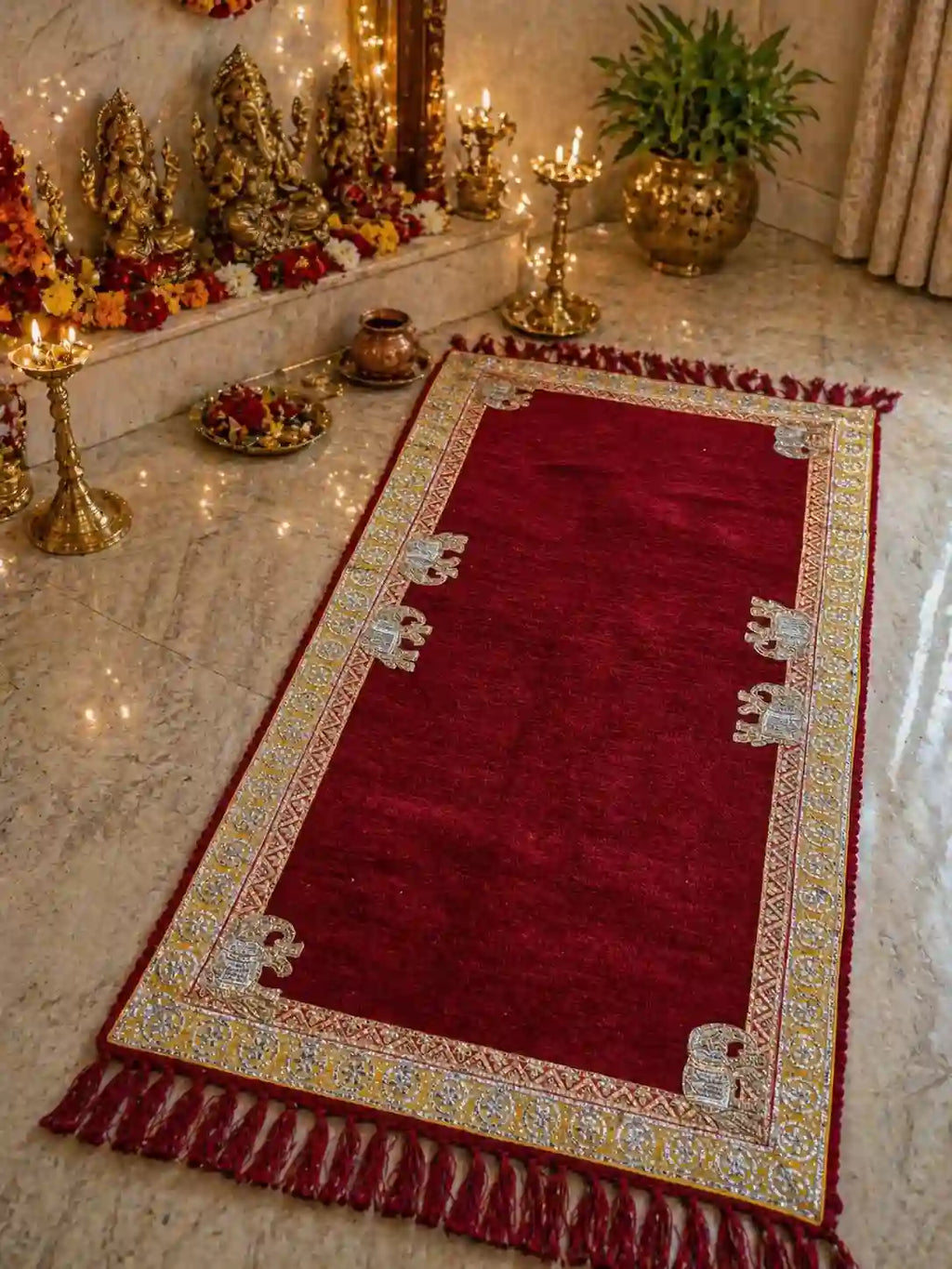 Royale Elephant Aasan (Maroon)
