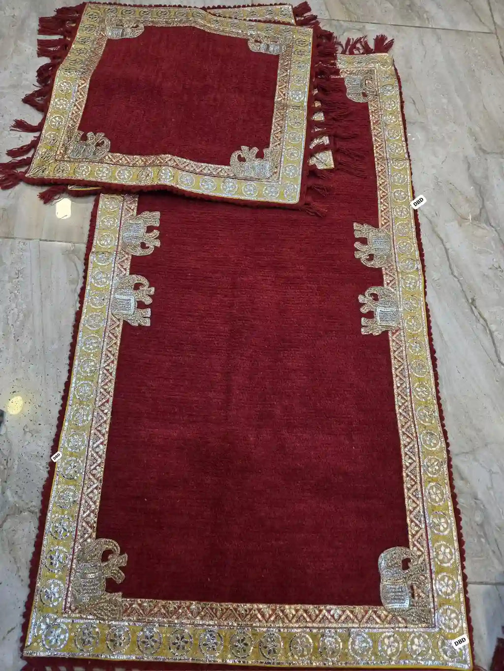 Royale Elephant Aasan (Maroon)