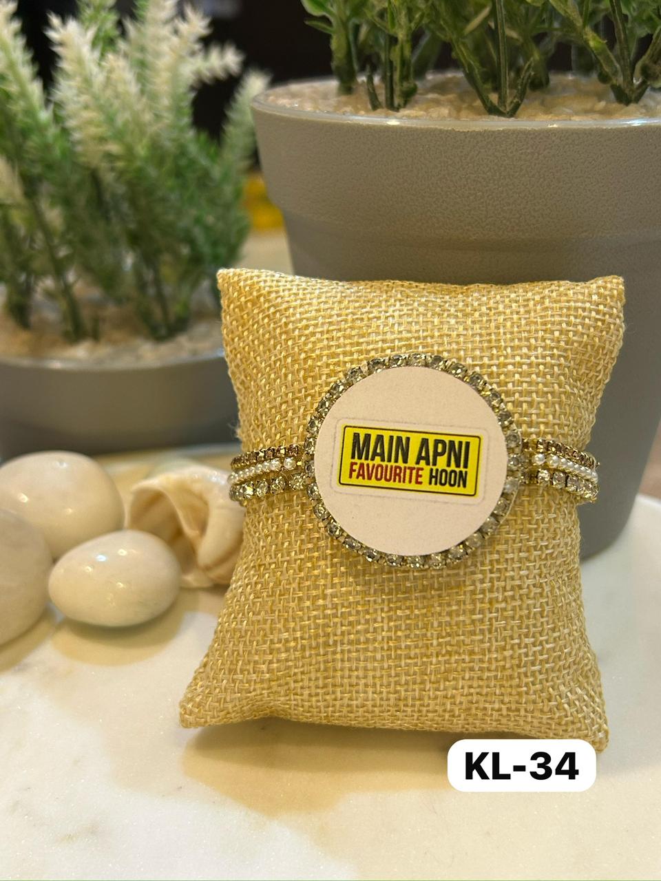 Main apni favourite hoon rakhi