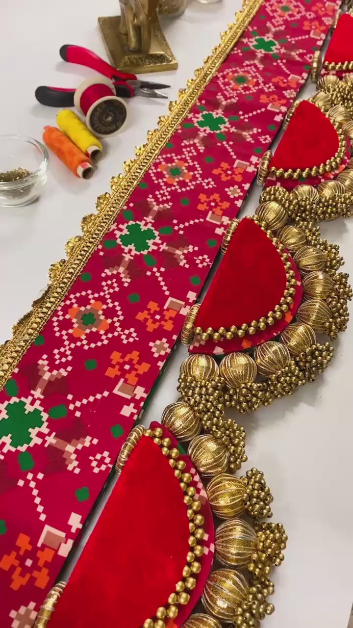 Regal Textured Reverisble Patola Bandhanwar